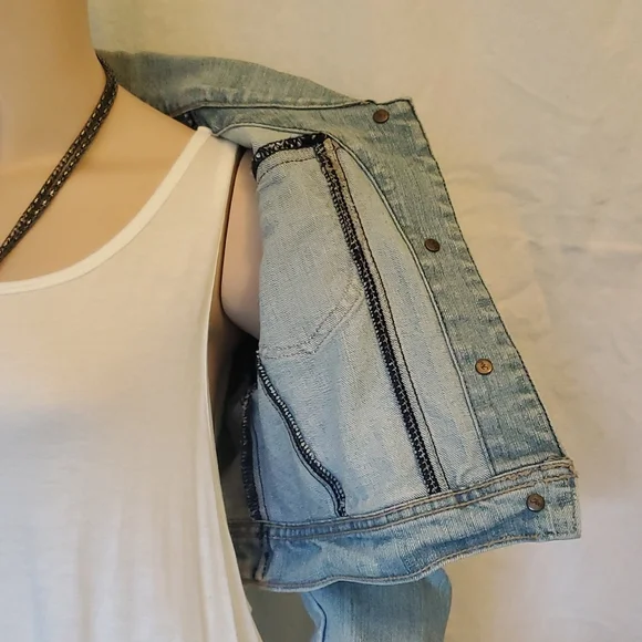 Tixi Cropped Denim Jacket - Picture 8 of 13